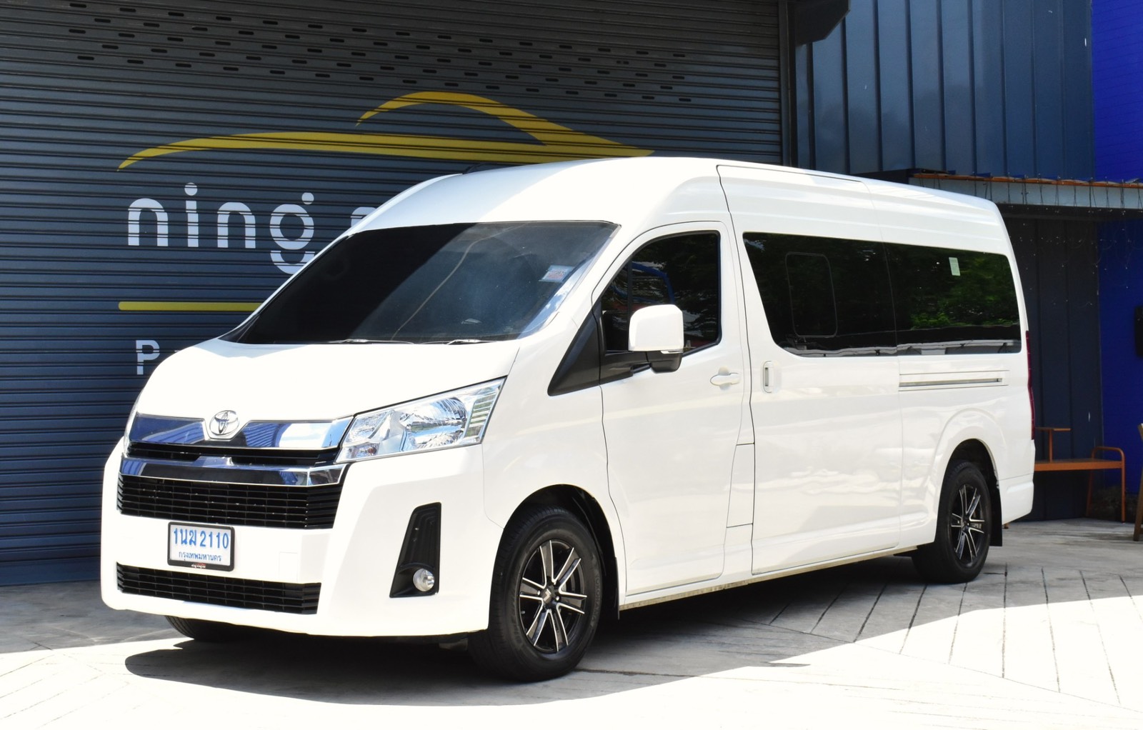 TOYOTA COMMUTER 2.8 AT 2021