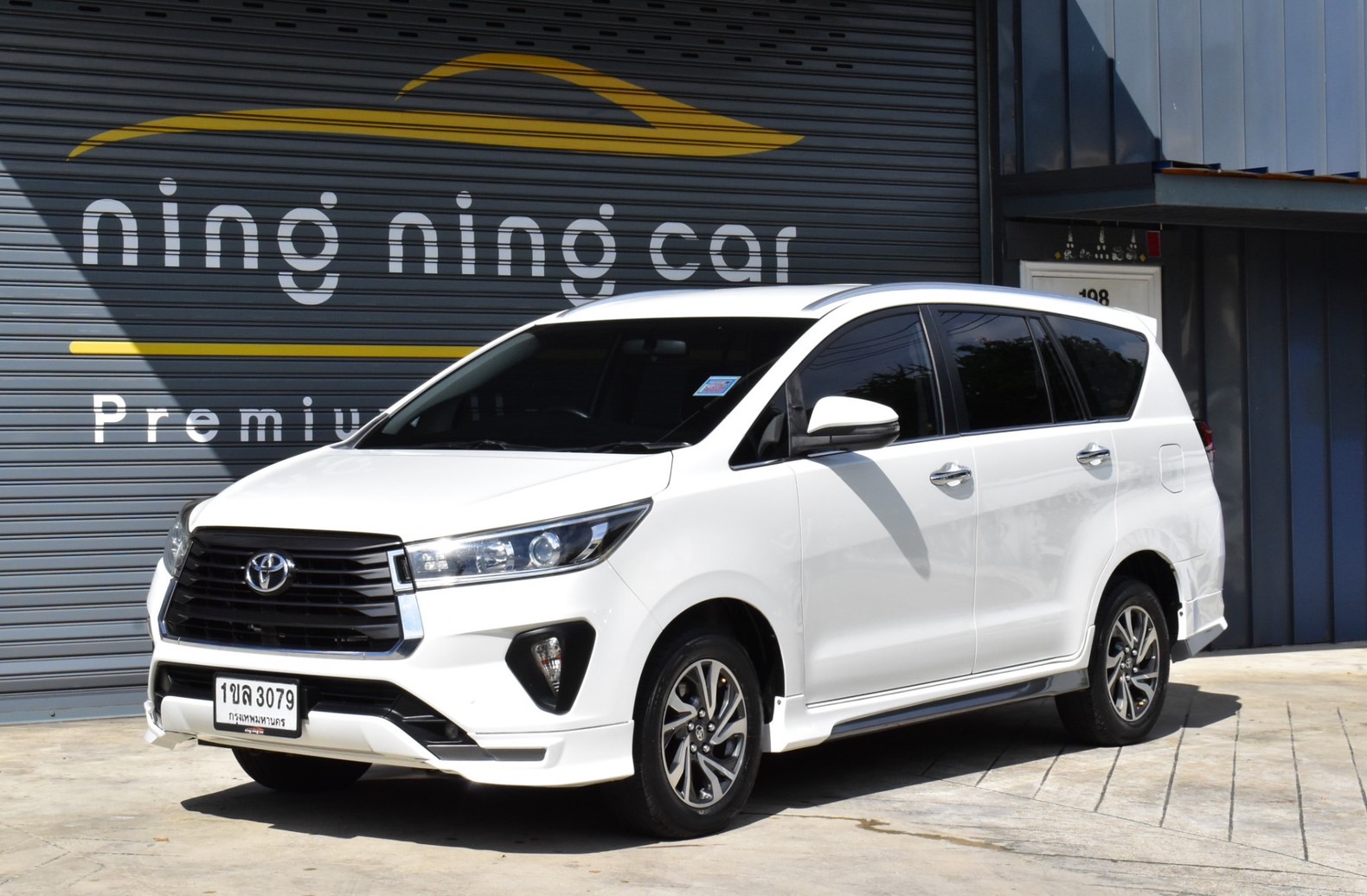 Toyota Innova 2.8 Crysta